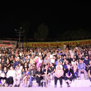 İzmir’de binler Denizlerin anma etkinliğinde buluştu: Üç yiğit devrimcinin bayrağı bizlere emanet