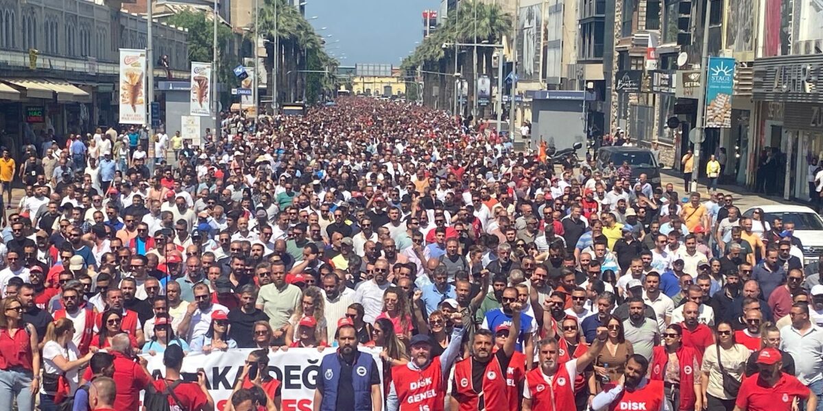 EMEP’ten grevdeki İzBB işçilerine destek: “Yaşasın iş, ekmek, özgürlük mücadelemiz”