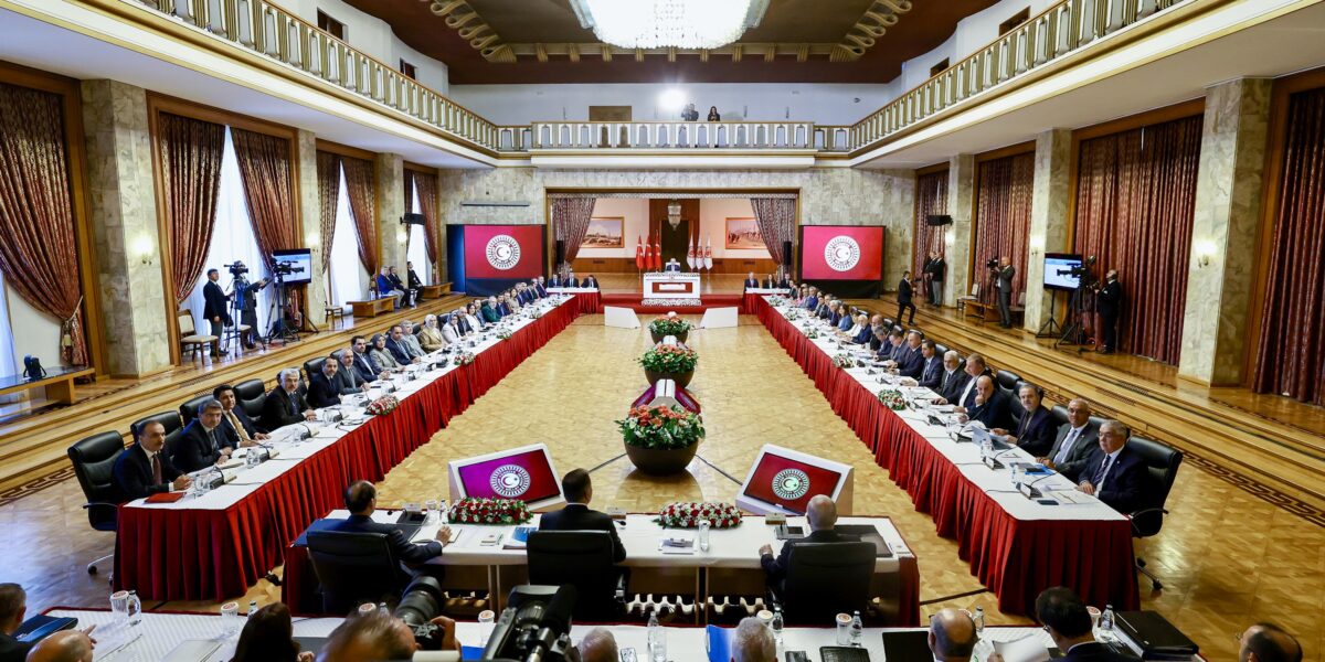 İskender Bayhan’dan Komisyon yorumu: “Şeffaflık fikrimiz değişmedi” İskender Bayhan’dan Komisyon yorumu: “Şeffaflık fikrimiz değişmedi”