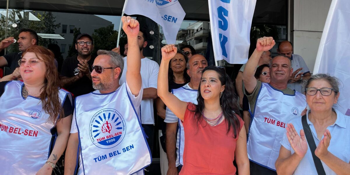 Sevda Karaca, direnişteki Karşıyaka Belediyesi emekçilerini ziyaret etti