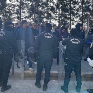 Sevda Karaca: Başpınar’da sendikanın karşısına patron değil, devletin kolluğu çıkarılıyor Sevda Karaca: Başpınar’da sendikanın karşısına patron değil, devletin kolluğu çıkarılıyor