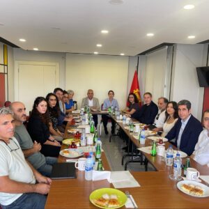 EMEP, DEM Parti, TİP, EHP, TÖP ve SMF temsilcileri bir araya geldi EMEP, DEM Parti, TİP, EHP, TÖP ve SMF temsilcileri bir araya geldi