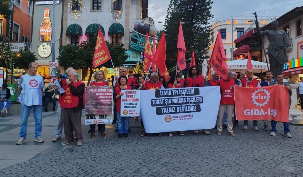 Antalya’da EMEP’ten grevdeki TPI ve Şık Makas işçileri için eylem: “Barajsız sendika, yasaksız grev, güvenceli iş” Antalya’da EMEP’ten grevdeki TPI ve Şık Makas işçileri için eylem: “Barajsız sendika, yasaksız grev, güvenceli iş”
