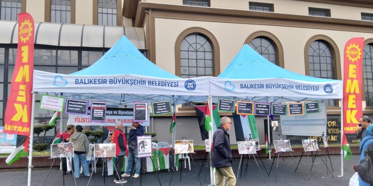 Balıkesir’de EMEP Gazze için fotoğraf sergisi ve stand açtı Balıkesir’de EMEP Gazze için fotoğraf sergisi ve stand açtı