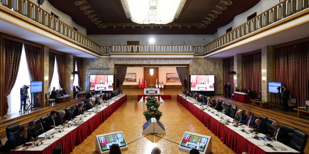 İskender Bayhan’dan süreç komisyonunun kapalı oturumuna tepki