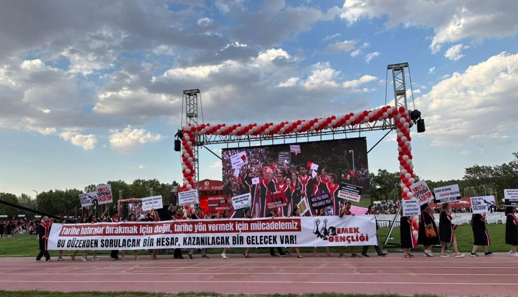 ODTÜ öğrencisi Emek Gençliği üyeleri tehdit edildi: Emek Gençliği mücadeleyi büyütme çağrısı yaptı ODTÜ öğrencisi Emek Gençliği üyeleri tehdit edildi: Emek Gençliği mücadeleyi büyütme çağrısı yaptı