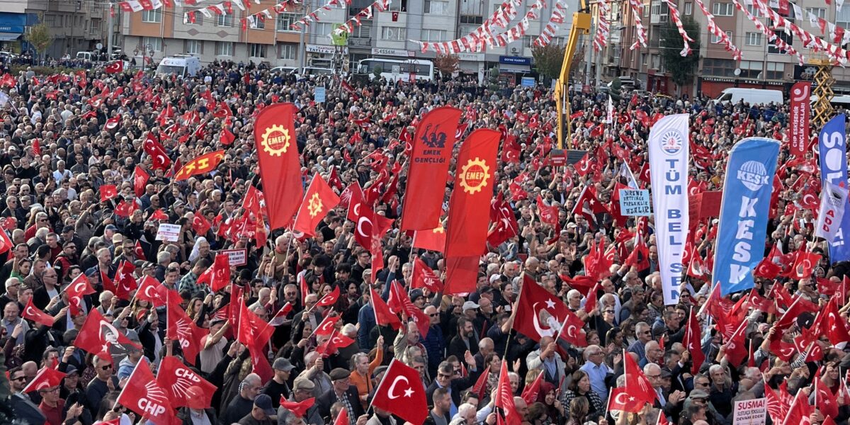 Bu zulme teslim olmayacağız! Bu zulme teslim olmayacağız!