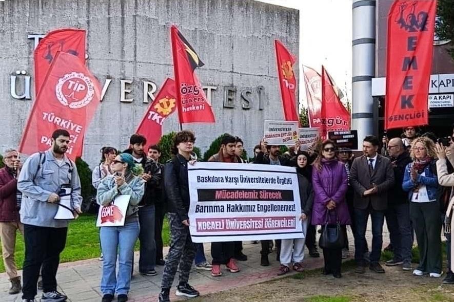 Kocaeli Üniversitesi’nde 3 öğrencinin yurttan atılmasına tepki: Ceza ve tüm disiplin soruşturmaları derhal iptal edilmeli