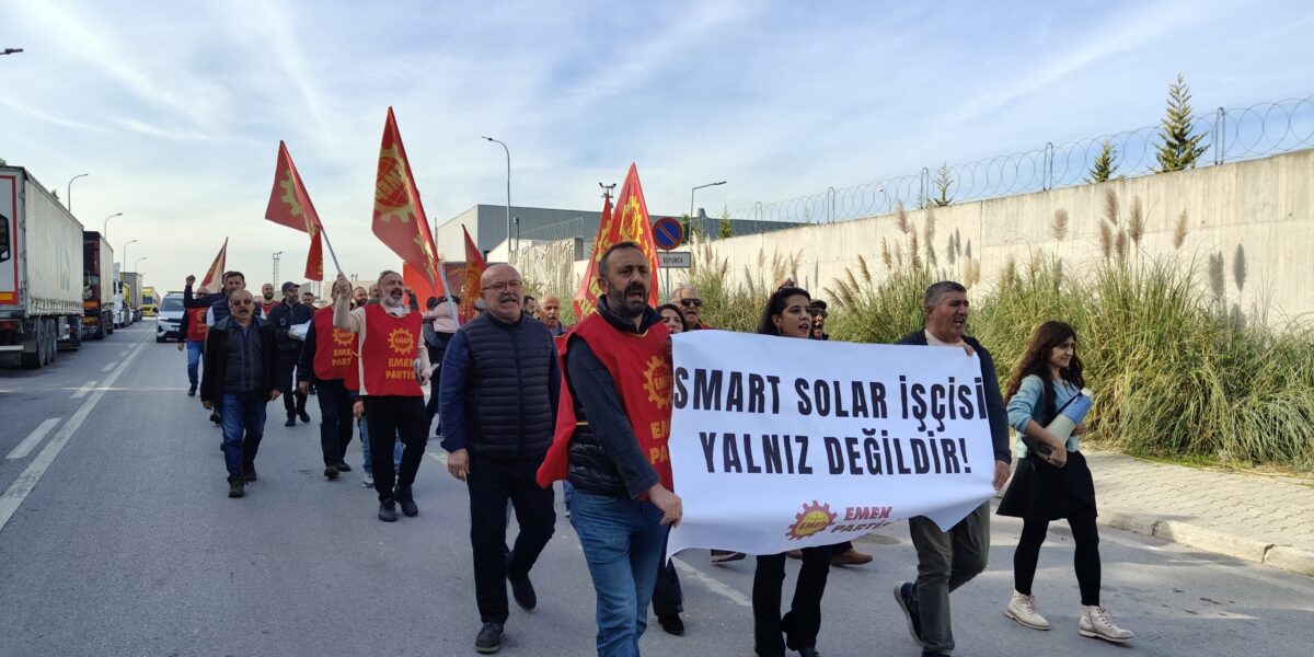 Smart Solar grevini ziyaret eden Sevda Karaca: “Tek bir yasamız var: Birliğimiz!” Smart Solar grevini ziyaret eden Sevda Karaca: “Tek bir yasamız var: Birliğimiz!”
