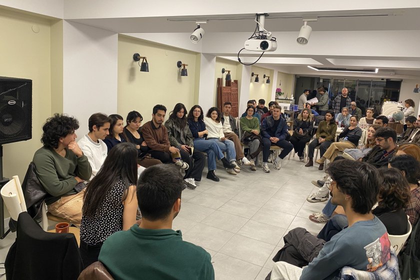 Emek Partisi Milletvekili Sevda Karaca, İzmir’de gençlerle buluştu