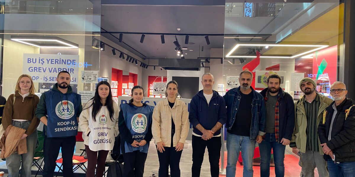 EMEP İstanbul İl Örgütü grevdeki Swatch işçilerini ziyaret etti: “İşçilerin haklı direnişinin yanındayız”