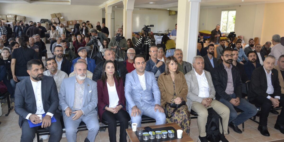 Hatay’da “Demokrasi, Barış ve Bölgemizin Geleceği” paneli düzenlendi