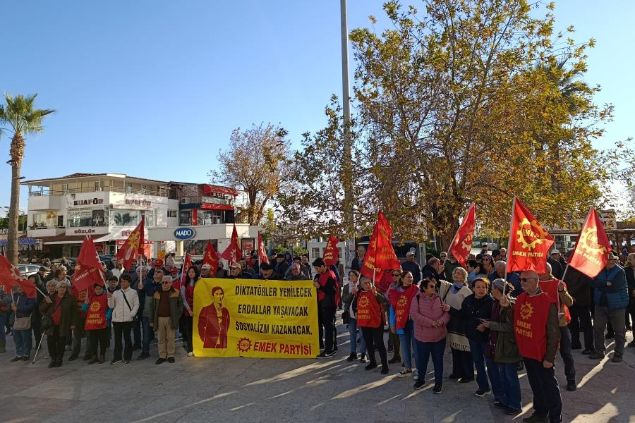 Erdal Eren ve yoldaşları mezarları başında anıldı: Esas hedefimiz saray rejimine son verecek birleşik mücadeleyi örgütlemek Erdal Eren ve yoldaşları mezarları başında anıldı: Esas hedefimiz saray rejimine son verecek birleşik mücadeleyi örgütlemek