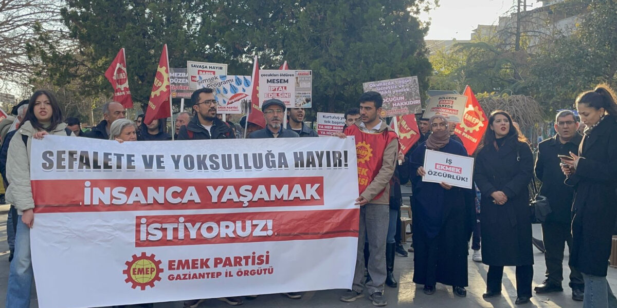 Antep’te yoksulluğa karşı halk buluşması: “Daha çok çalışıyoruz, daha çok yoksullaşıyoruz” Antep’te yoksulluğa karşı halk buluşması: “Daha çok çalışıyoruz, daha çok yoksullaşıyoruz”
