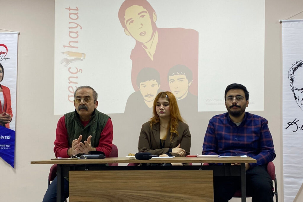 Erdal Eren ve yoldaşları mezarları başında anıldı: Esas hedefimiz saray rejimine son verecek birleşik mücadeleyi örgütlemek Erdal Eren ve yoldaşları mezarları başında anıldı: Esas hedefimiz saray rejimine son verecek birleşik mücadeleyi örgütlemek