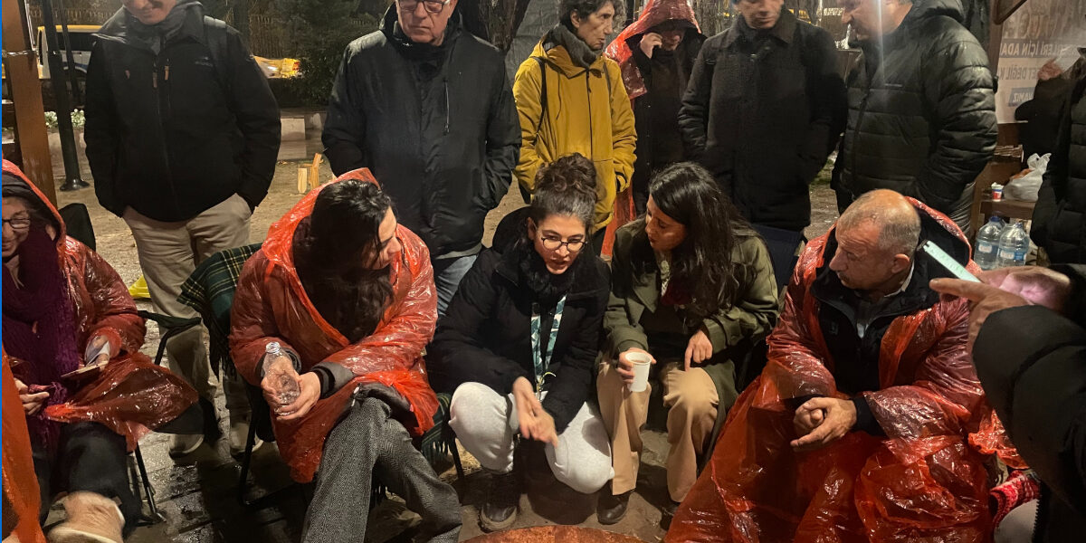 Sevda Karaca, depremde yakınlarını kaybedenleri ziyaret etti: Bu suçları torba yasayla affedemezsiniz