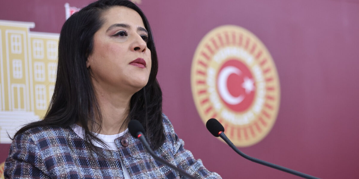 Karaca, Erkunt Sanayi’de zehirli atıkların istiflenmesini Meclise taşıdı: Cinayete teşebbüs