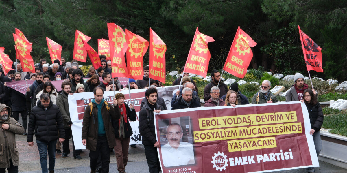 Erol Büyükkaraca Zincirlikuyu’daki mezarı başında anıldı: Komünistçe yaşamak, barbarlığa karşı durmanın tek yoludur