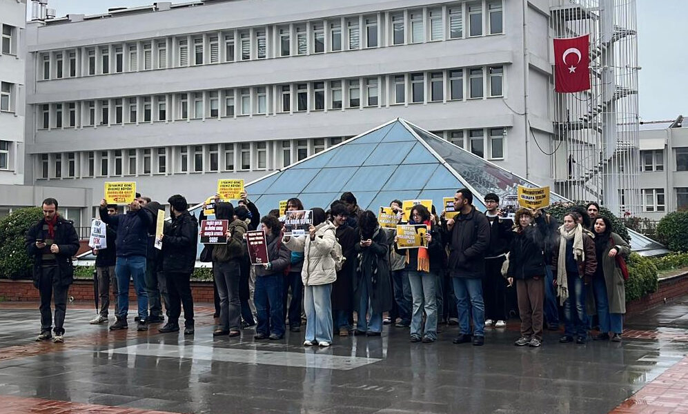 Erdoğan için OHAL ilan edilen Boğaziçi’de öğrencilerden tepki: ‘Kampüsümüz gövde gösterisi için ablukaya alındı’