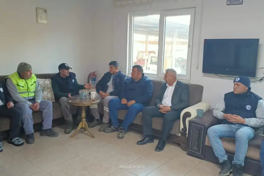 Aslan Altınoluk’ta işçilerle buluştu: 'İş yerlerinde komiteler kurmadan hak alınmaz' Aslan Altınoluk’ta işçilerle buluştu: 'İş yerlerinde komiteler kurmadan hak alınmaz'