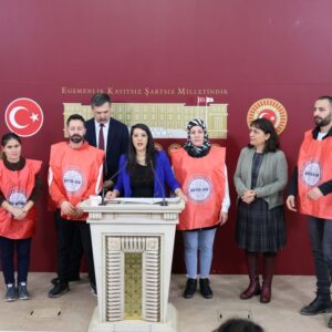 Şık Makas İşçileri Meclis’te: Anayasal Haklarımız İçin Neden Direnmek Zorundayız?