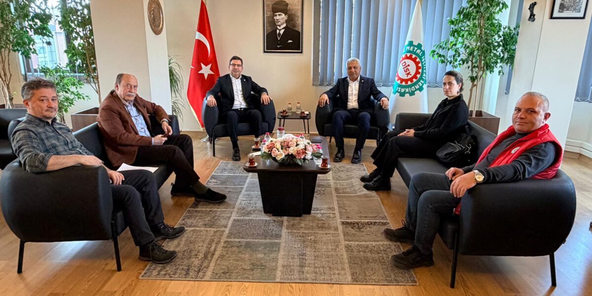 EMEP’ten Birleşik Metal-İş’e ziyaret: ‘1 Mayıs genel grev, genel direnişin provası olmalı’ EMEP’ten Birleşik Metal-İş’e ziyaret: ‘1 Mayıs genel grev, genel direnişin provası olmalı’