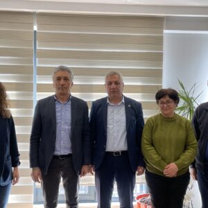 Emek Partisinden TÜMTİS’e 1 Mayıs ziyareti: ‘Sermaye ve saray düzeni karşısında birleşik bir güç olmalıyız’ Emek Partisinden TÜMTİS’e 1 Mayıs ziyareti: ‘Sermaye ve saray düzeni karşısında birleşik bir güç olmalıyız’