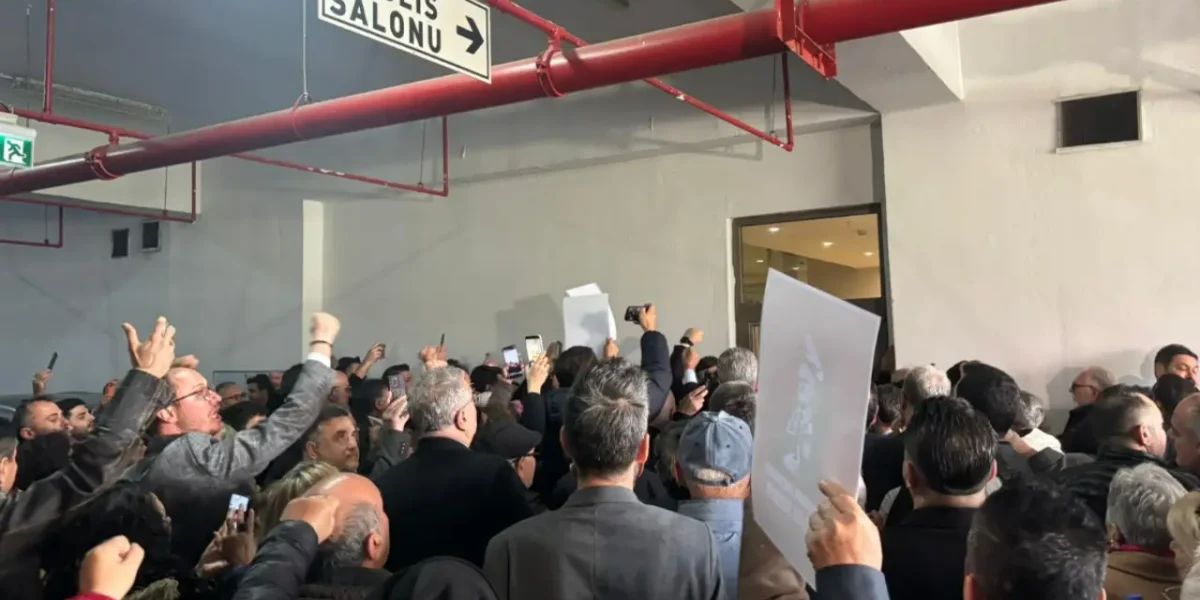 EMEP Bursa İl Örgütünden başkan vekili seçimlerine tepki: ‘Şehirde halkın iradesi, fabrikada işçilerin iradesi yok sayılıyor’ EMEP Bursa İl Örgütünden başkan vekili seçimlerine tepki: ‘Şehirde halkın iradesi, fabrikada işçilerin iradesi yok sayılıyor’