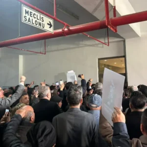 EMEP Bursa İl Örgütünden başkan vekili seçimlerine tepki: ‘Şehirde halkın iradesi, fabrikada işçilerin iradesi yok sayılıyor’ EMEP Bursa İl Örgütünden başkan vekili seçimlerine tepki: ‘Şehirde halkın iradesi, fabrikada işçilerin iradesi yok sayılıyor’