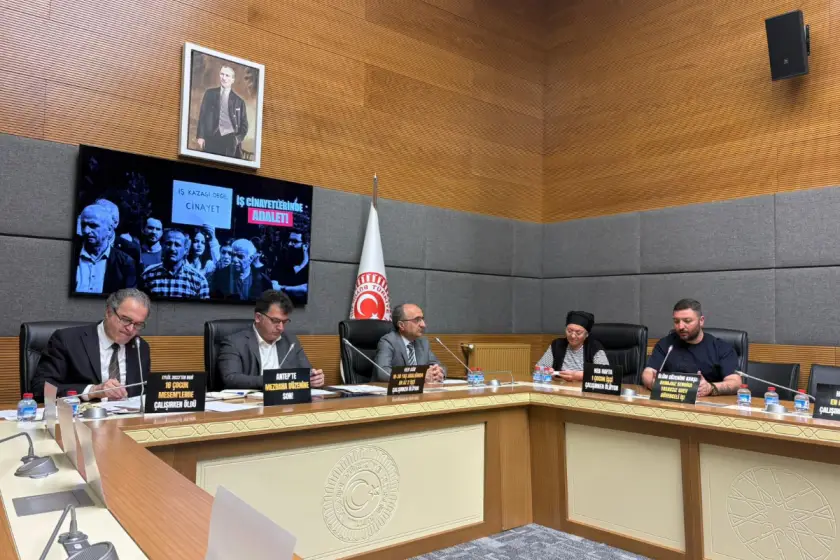 EMEP iş cinayetlerinde yakınlarını kaybedenlerin aileleri ile Meclis’te buluştu: ‘Adaletin işlediği cinayetlerin son bulduğu bir düzen istiyoruz’