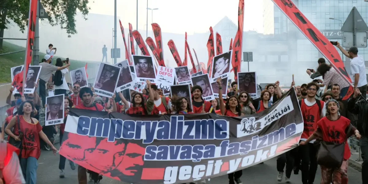 Emperyalistler ve işbirlikçileri yenilecek, işçi sınıfı ve halklar kazanacak!
