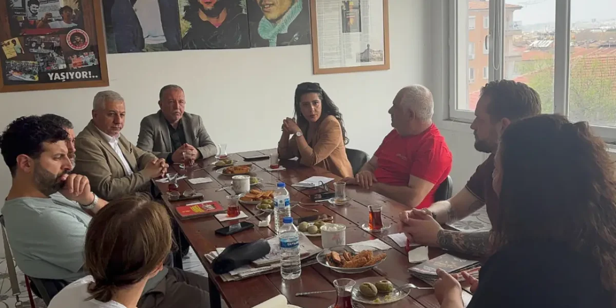 Emek Partisi, uluslararası sendika temsilcileri ve Alman Sol Parti milletvekili ile buluştu Emek Partisi, uluslararası sendika temsilcileri ve Alman Sol Parti milletvekili ile buluştu