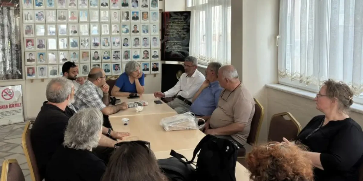 EMEP heyetinden Soma 301 Madenciler Derneği’ne ziyaret: ‘Mücadele ve adalet talebi sürüyor’ EMEP heyetinden Soma 301 Madenciler Derneği’ne ziyaret: ‘Mücadele ve adalet talebi sürüyor’