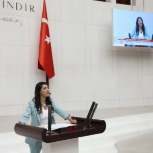 Karaca, Sincan’daki trans mahpus ölümüyle ilgili takipsizlik kararını Bakan Gürlek’e sordu