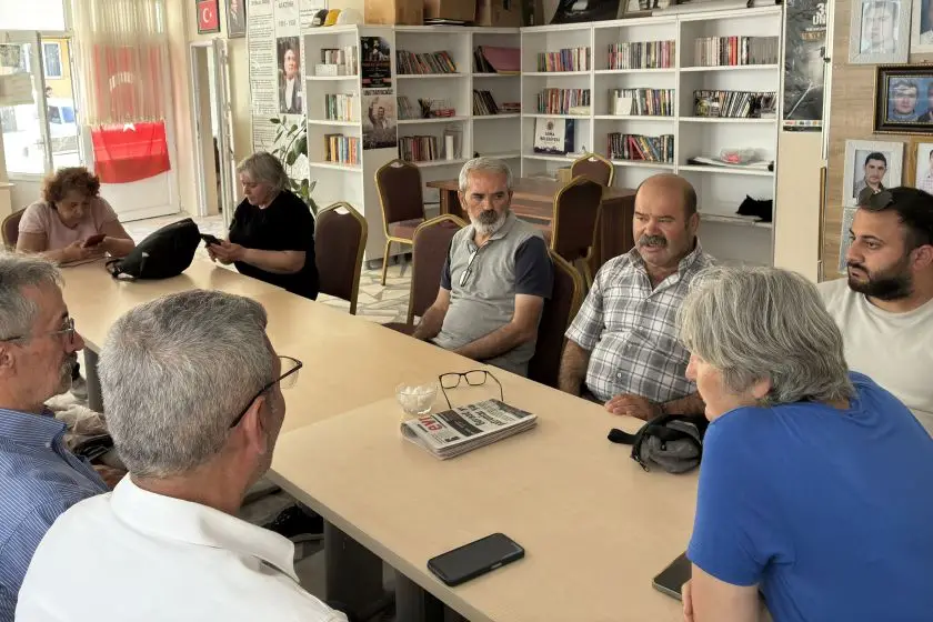 EMEP heyetinden Soma 301 Madenciler Derneği’ne ziyaret: 'Mücadele ve adalet talebi sürüyor' EMEP heyetinden Soma 301 Madenciler Derneği’ne ziyaret: 'Mücadele ve adalet talebi sürüyor'