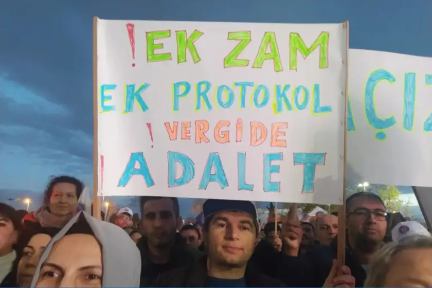 Asgari ücretli sadece karnını doyursa bile bir hafta aç kalıyor: Asgari ücret yoksulluk sınırının üzerine çekilsin, tüm ücretlere ek zam yapılsın Asgari ücretli sadece karnını doyursa bile bir hafta aç kalıyor: Asgari ücret yoksulluk sınırının üzerine çekilsin, tüm ücretlere ek zam yapılsın