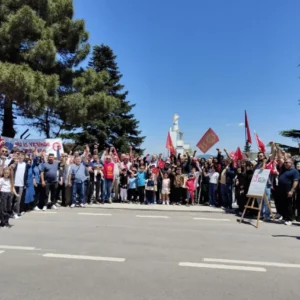 Emek Partisi, grevlerinin 19. gününde P&G işçilerini ziyaret etti