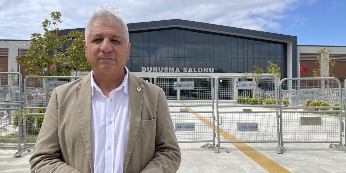 EMEP Genel Başkanı Aslan: Hukuksuzluk yeni büyük duruşma salonlarında sürüyor EMEP Genel Başkanı Aslan: Hukuksuzluk yeni büyük duruşma salonlarında sürüyor