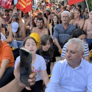 Genel Başkan Aslan, direnişteki maden işçilerini ziyaret etti: Farklı sendikalardaki işçilere ‘mücadelemizi birleştirelim’ çağrısı Genel Başkan Aslan, direnişteki maden işçilerini ziyaret etti: Farklı sendikalardaki işçilere ‘mücadelemizi birleştirelim’ çağrısı