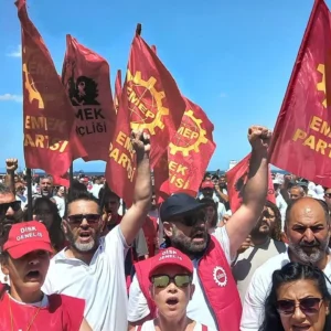  AKP’ye geçeceği iddia edilen Cemil Tugay’ı uyardı: ‘İzmir emekçileri sana bu kenti dar edecek’