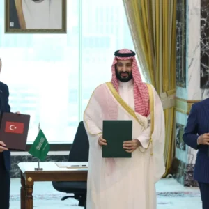 İskender Bayhan:”ABD emperyalizmine bastonluk” İskender Bayhan:”ABD emperyalizmine bastonluk”