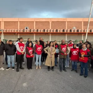 Karaca, direnişteki Smart Solar işçilerini ziyaret etti: ‘Bu direniş herkese umut oldu’ Karaca, direnişteki Smart Solar işçilerini ziyaret etti: ‘Bu direniş herkese umut oldu’